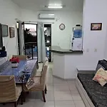 Apartamento De 1 Dormitorio Com Vista Para Piscina E Praia