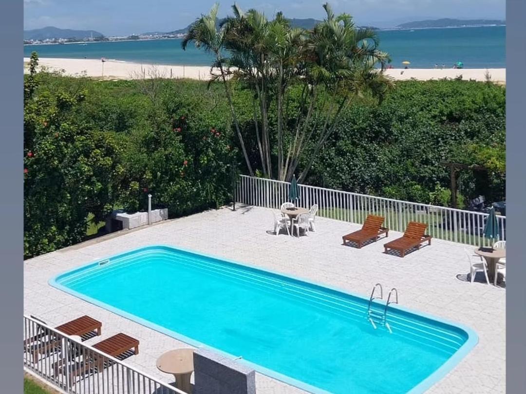 De 1 Com Vista Piscina E *